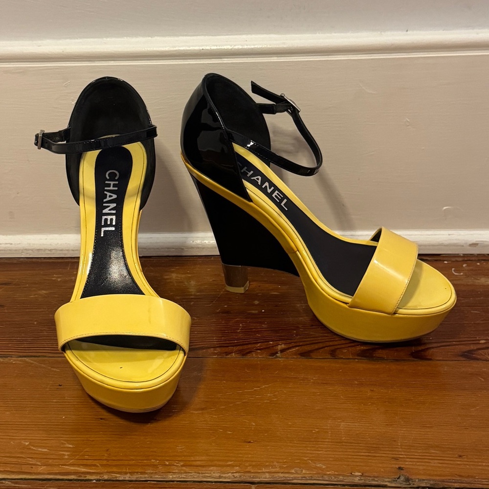 Auth CHANEL Yellow Dark Navy Blue Platform Sandals Heels Silver, Italy, 36 / 6